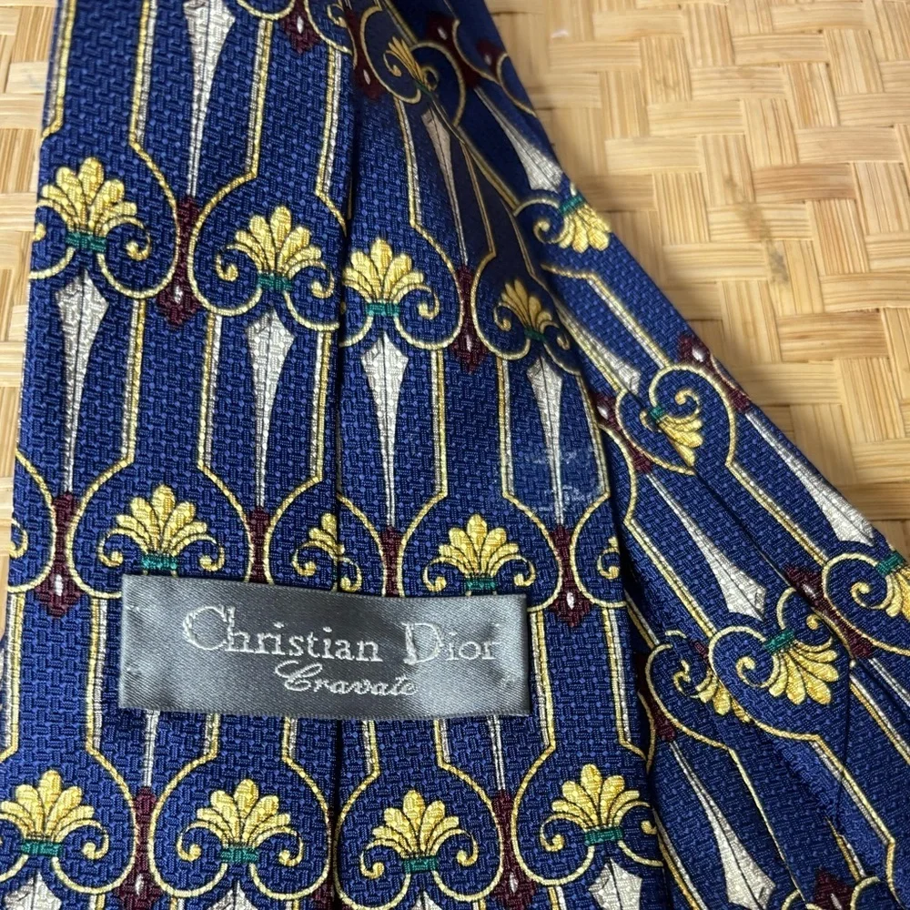 Christian Dior 100% Imported Silk Blue Burgundy and Gold Patterned Tie Vintage - Picture 4 of 4